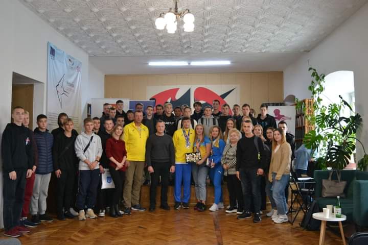 Студенти 6 жовтня стали учасниками нового просвітницького проєкту з волинськими спортсменами “ОЛІМПІЙСЬКИЙ МАРАФОН” від Волинська обласна бібліотека для юнацтва